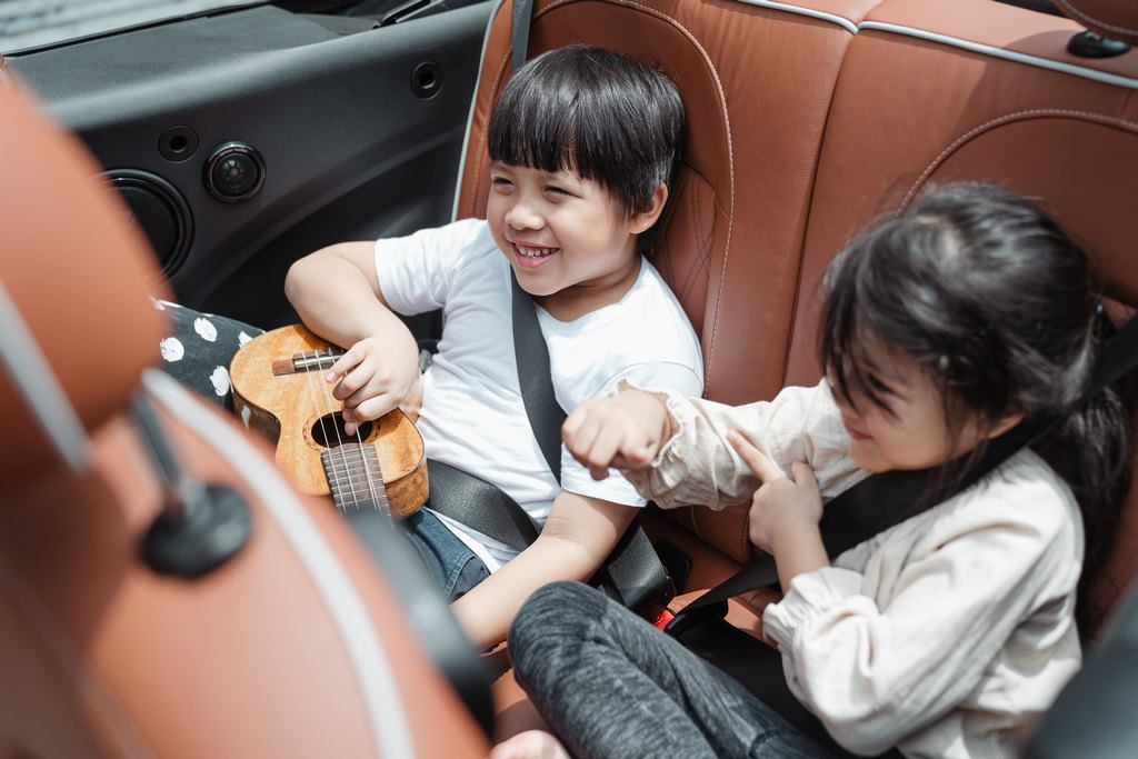 Essential Tips for Hiring a Car with Child Safety Seats